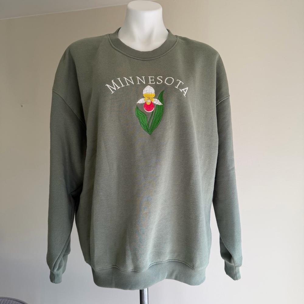 NWOT Minnesota State Flower Crewneck